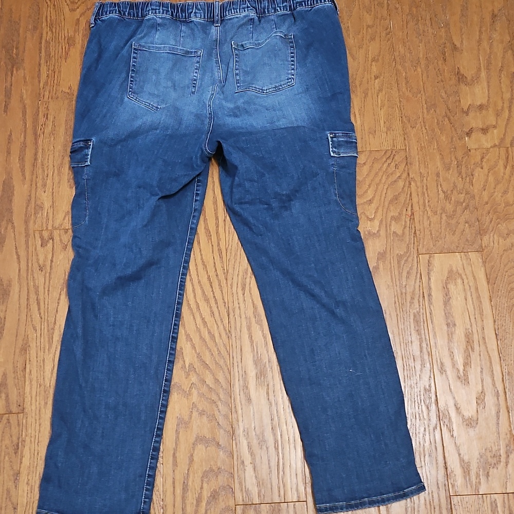 Torrid Weekend Boyfriend Mid-Rise Straight Cargo Jean  3 Tall (22-24) - Picture 7 of 8